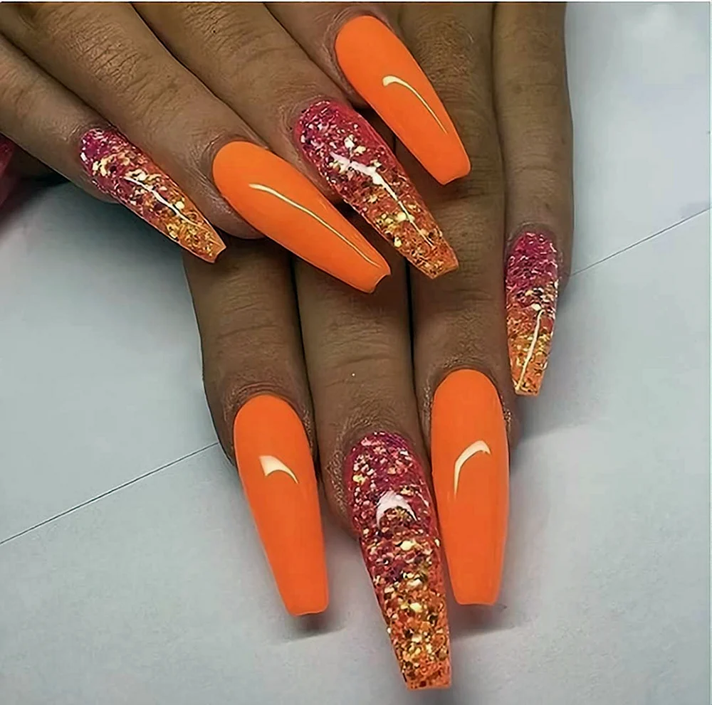 Оранжевый маникюр на длинные ногти
