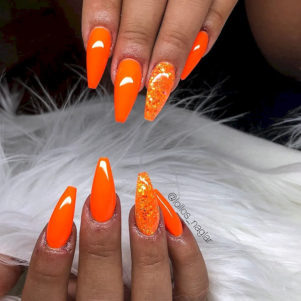 Оранжевый маникюр на длинные ногти