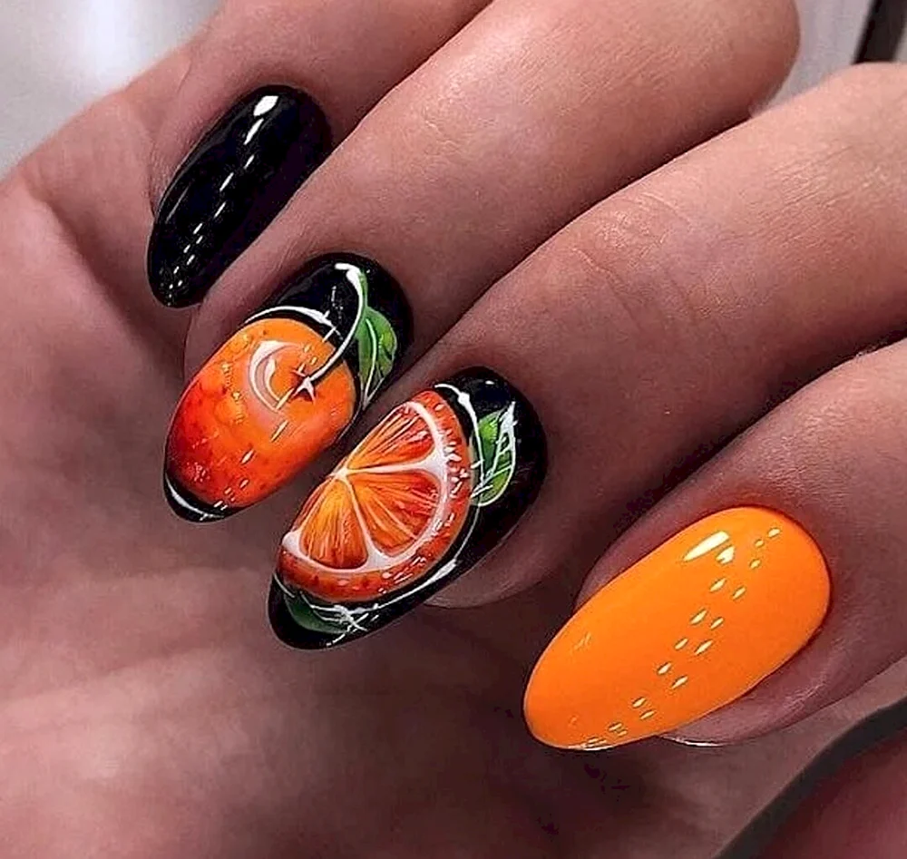 Оранжевый маникюр с мандаринкой