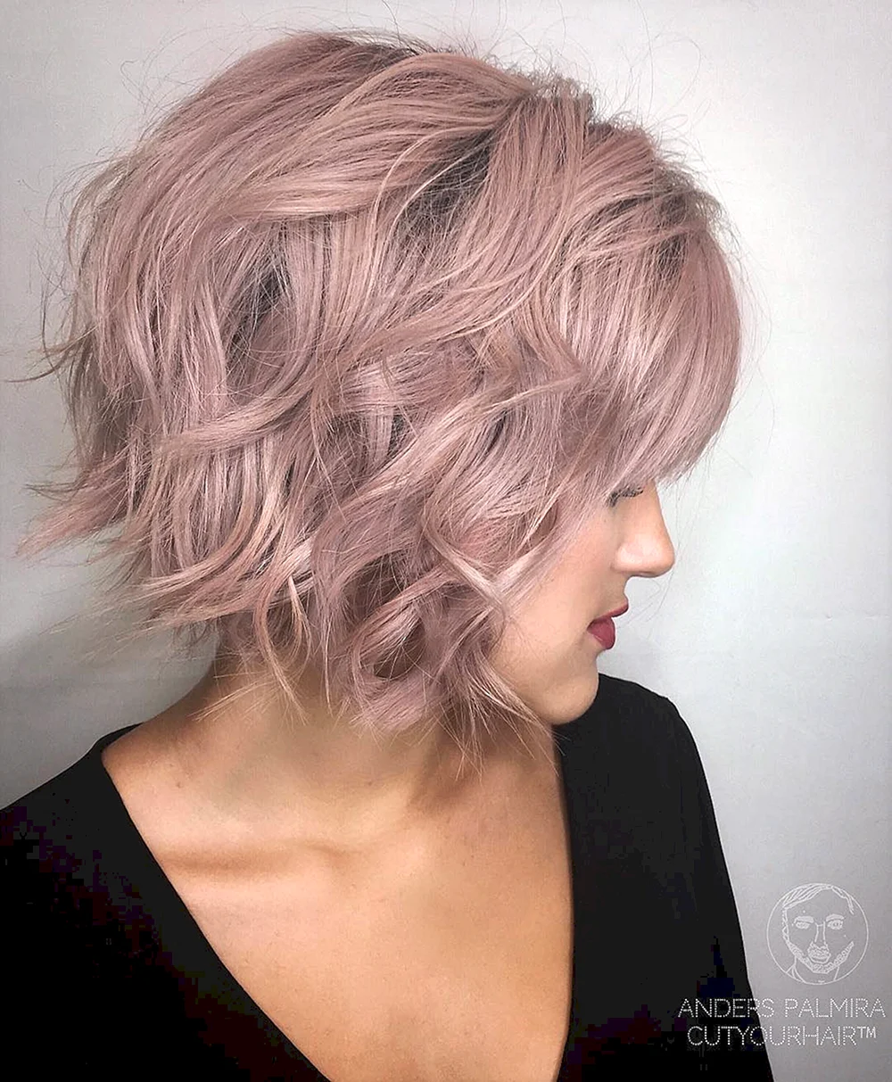 Пепельно-розовый цвет волос на короткие