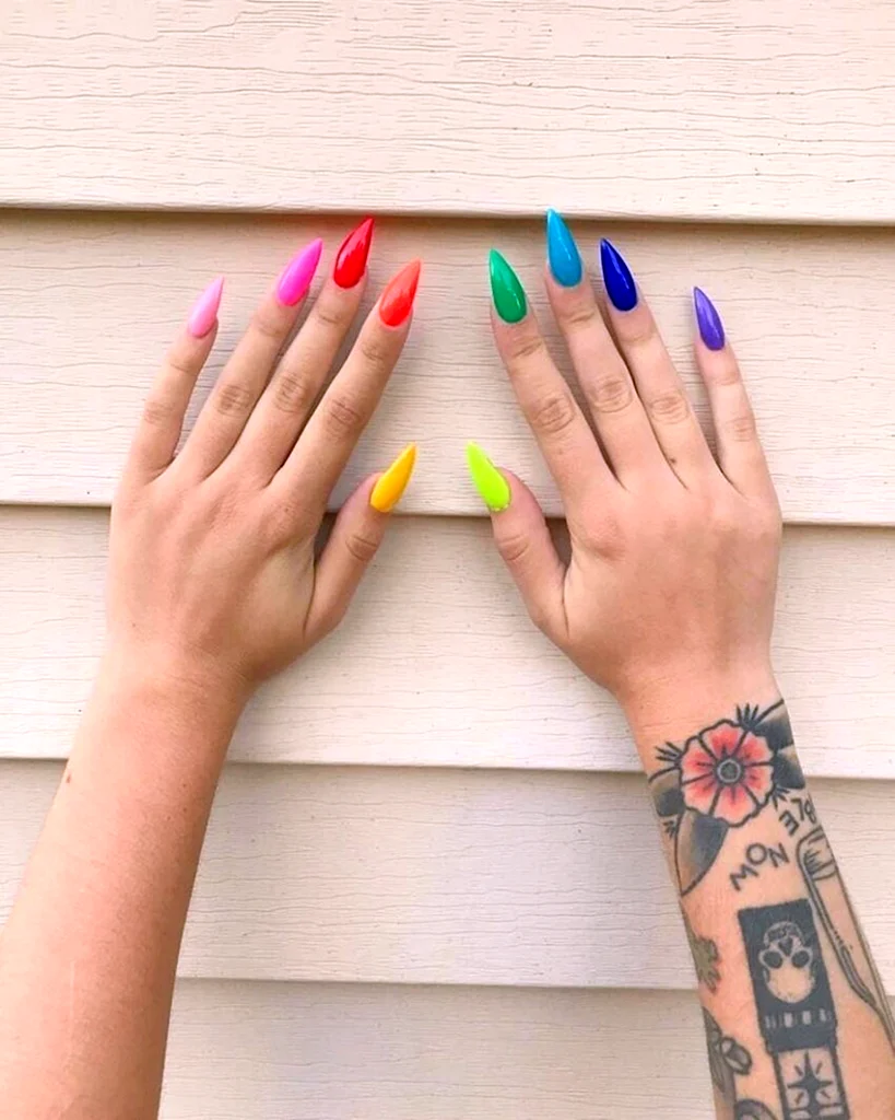 Разноцветные длинные ногти