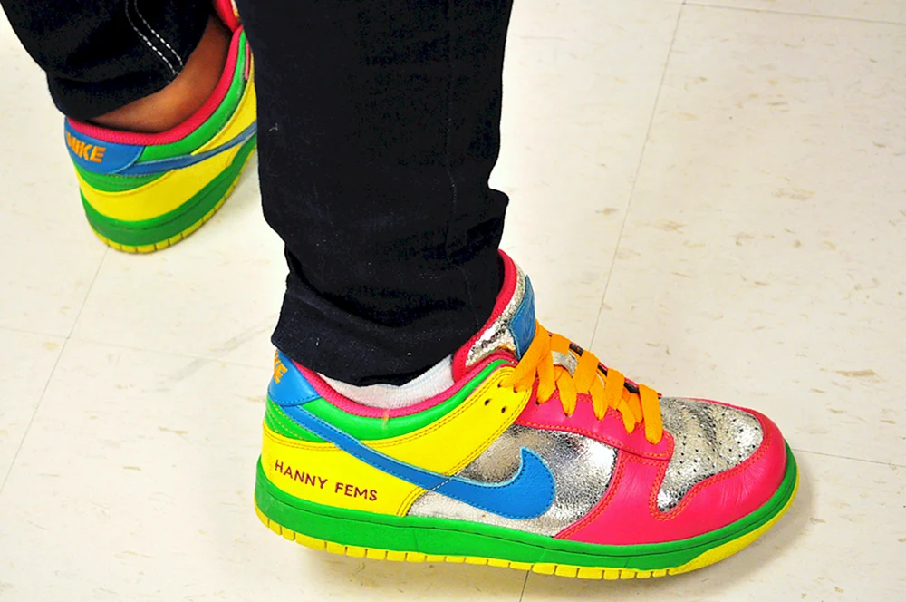 Разноцветные кроссовки для мальчиков