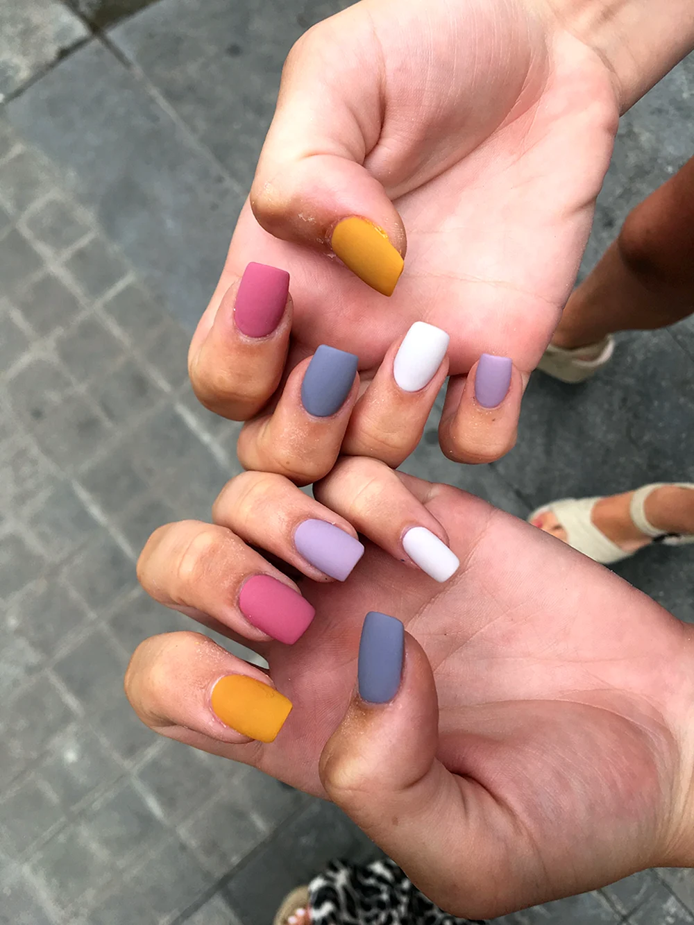 Разноцветные матовые ногти