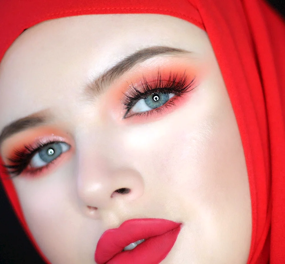Red Lashes