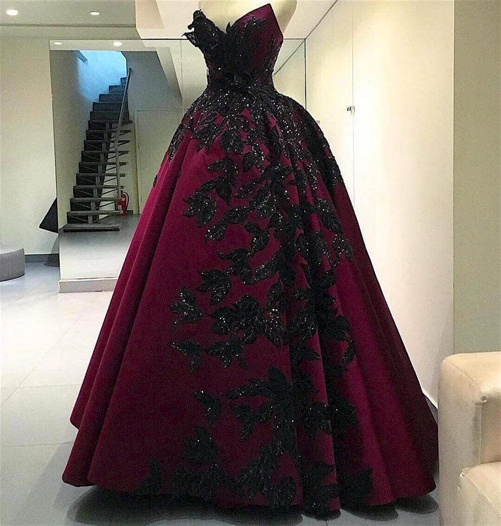 Роскошное Королевское платье черное