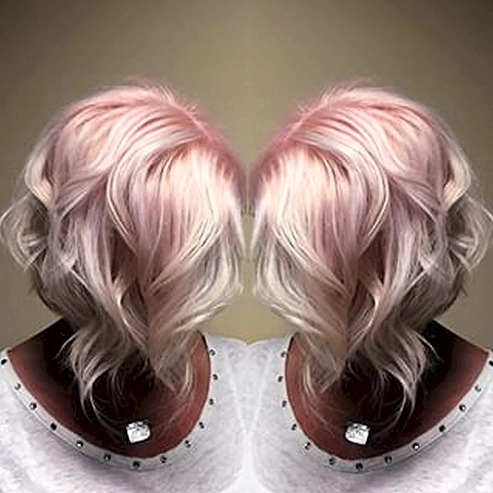Розовый блонд каре градуированное