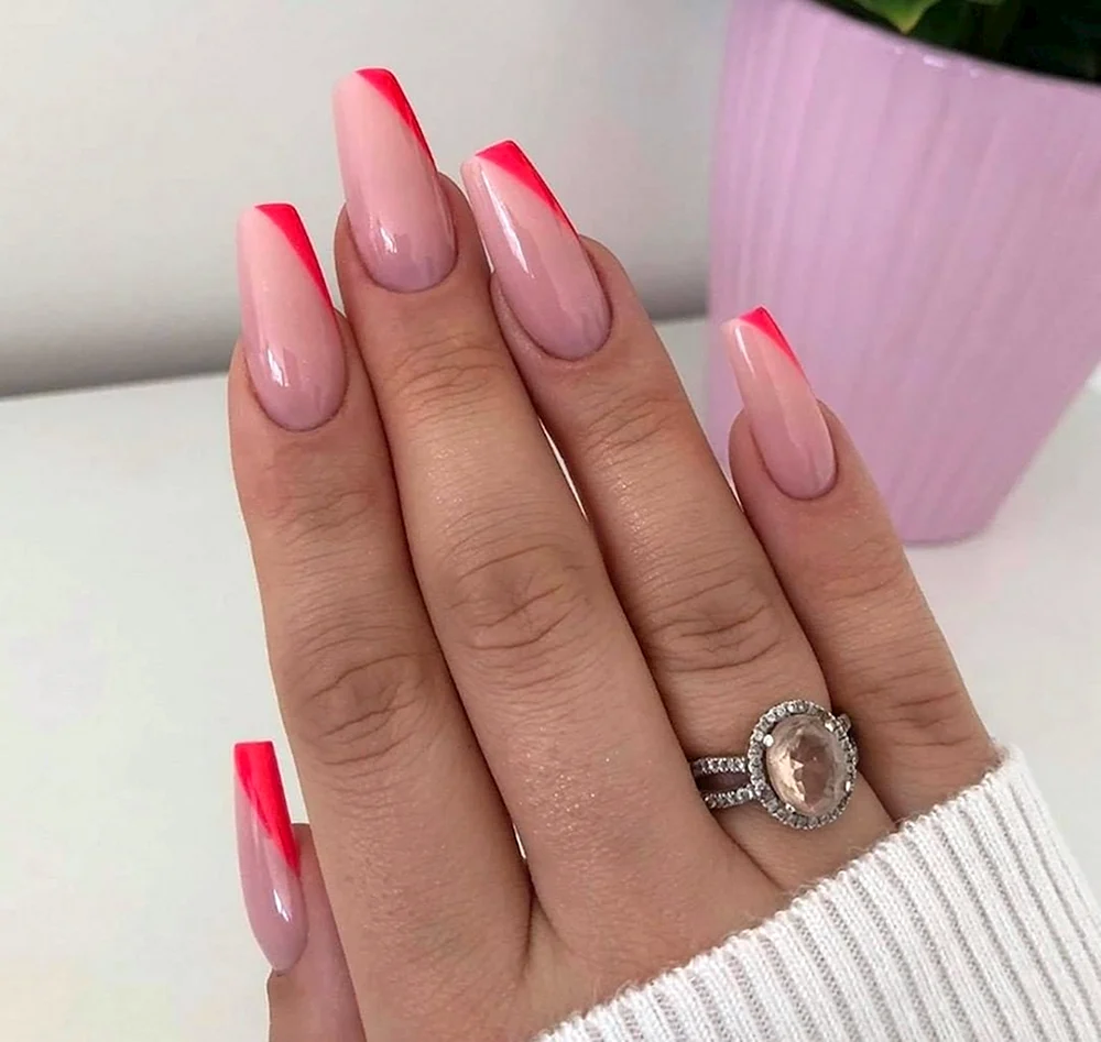 Розовый френч на длинных ногтях квадратной формы