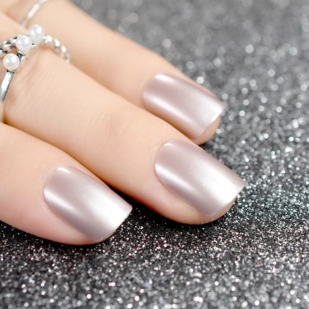 Shiny fake Nails