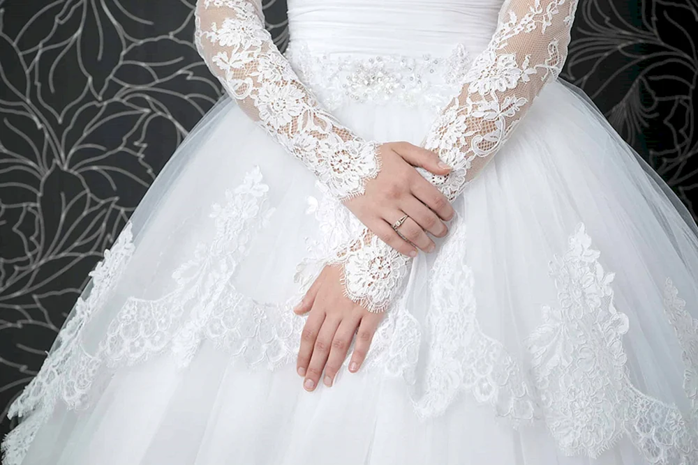 Свадебное платье с орнаментом