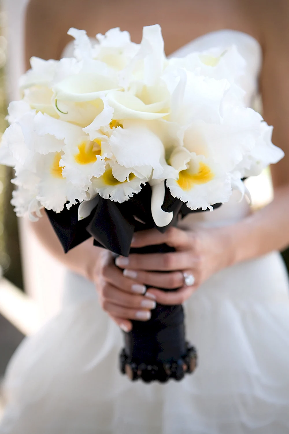 Свадебный букет невесты из орхидей
