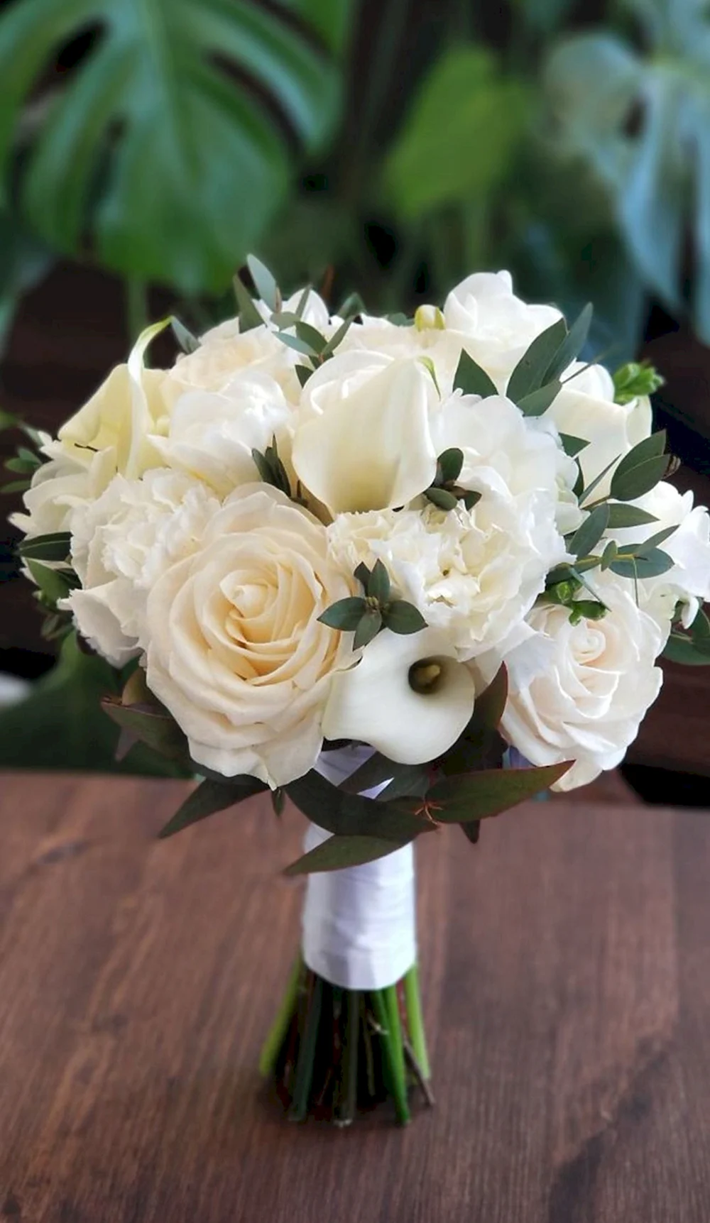 Свадебный букет невесты с каллами и розами