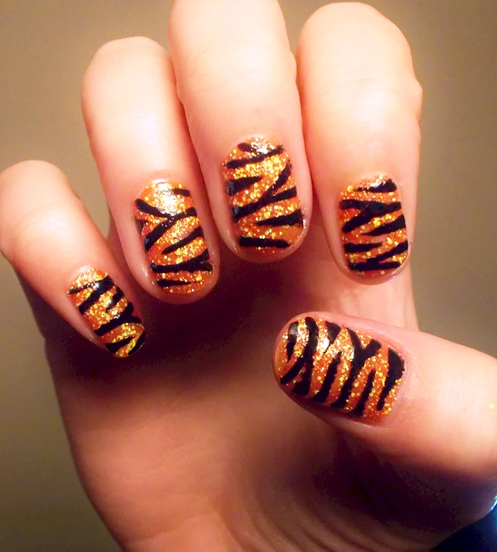 Тигр на ногтях