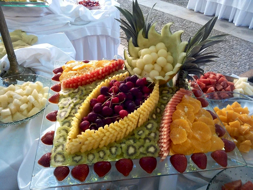 Украшение свадебного стола фруктами