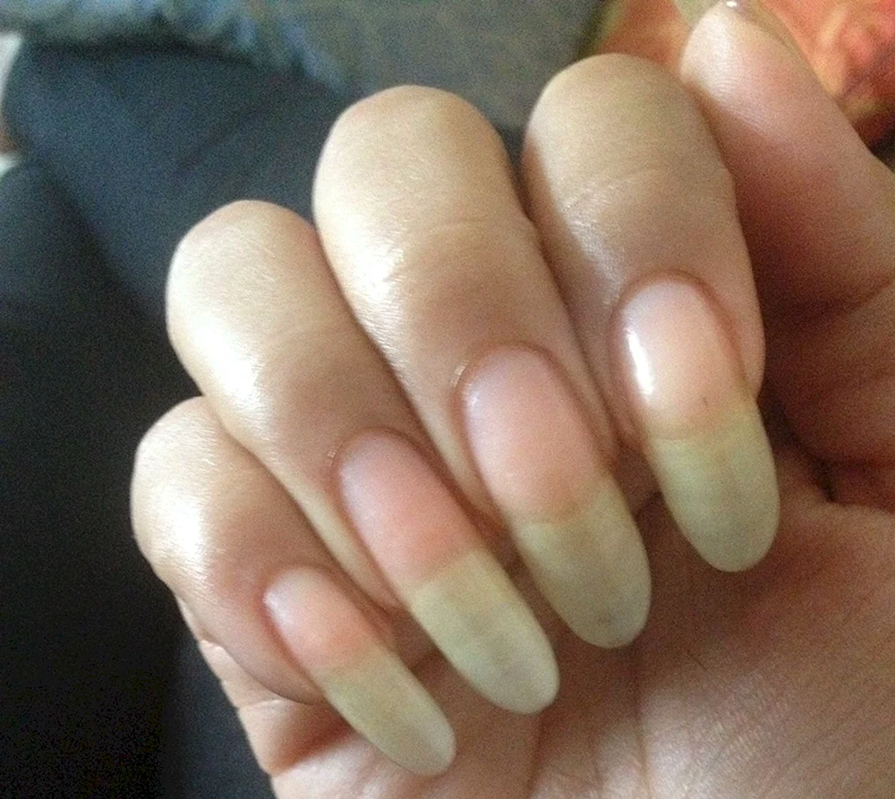 Very long natural Nails