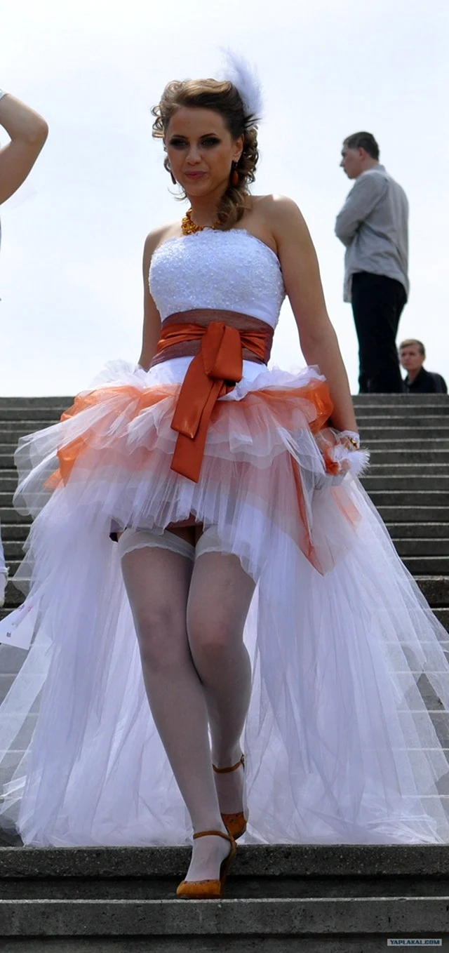 Задрал платье невесте