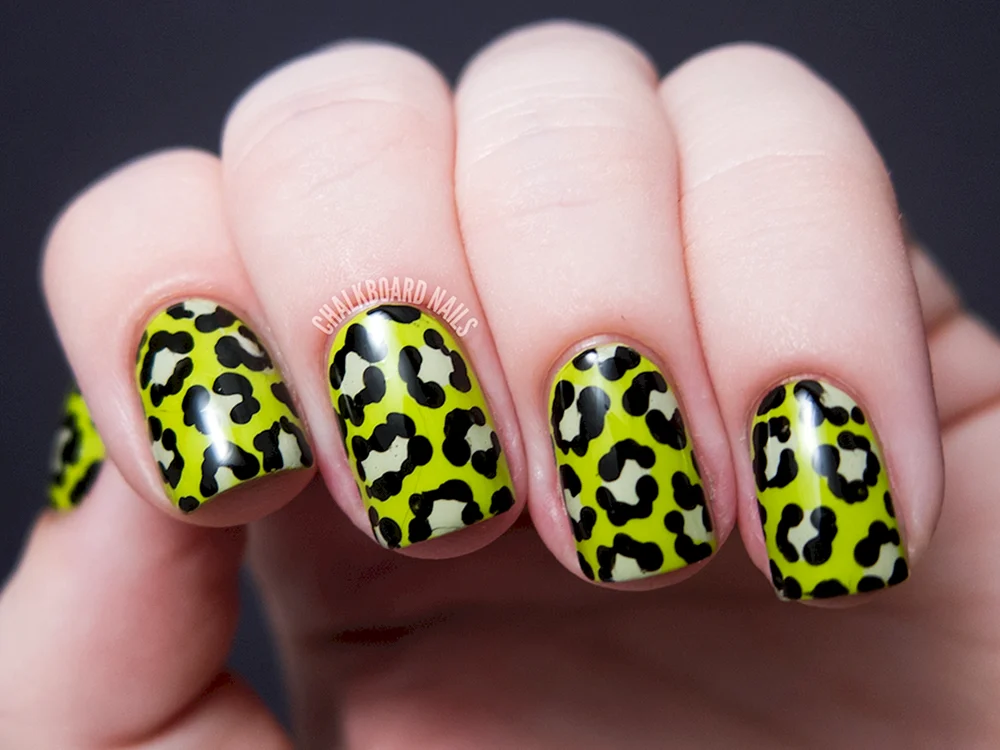 Желтый леопардовый маникюр