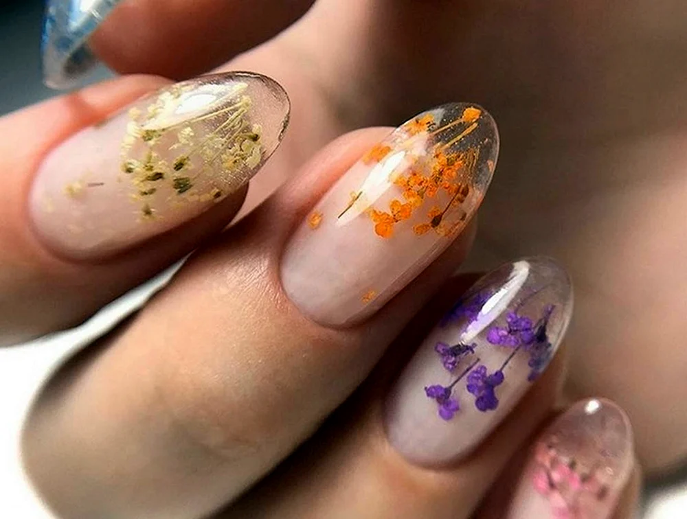 Аквадизайн ногтей с сухоцветами
