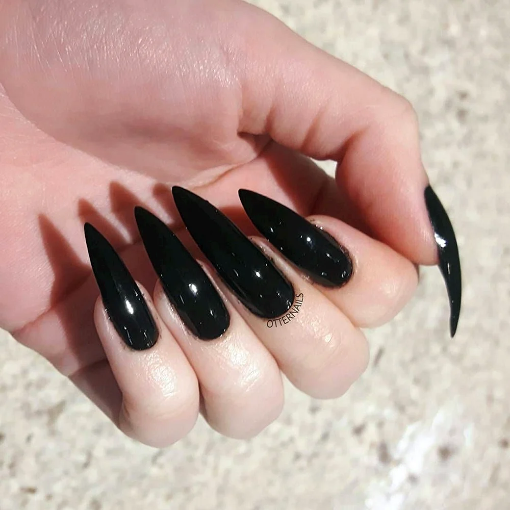 Черные длинные ногти