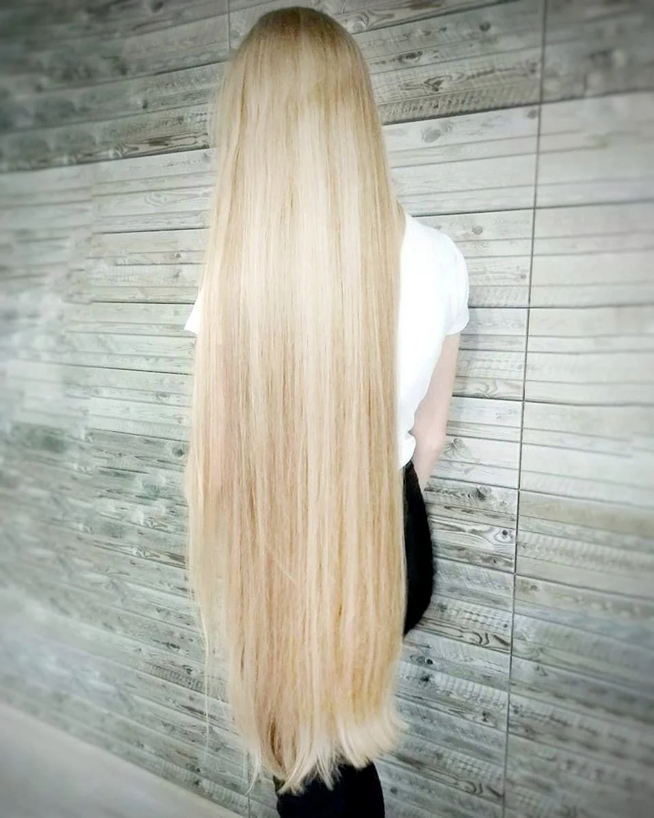 Длинные блондинистые волосы