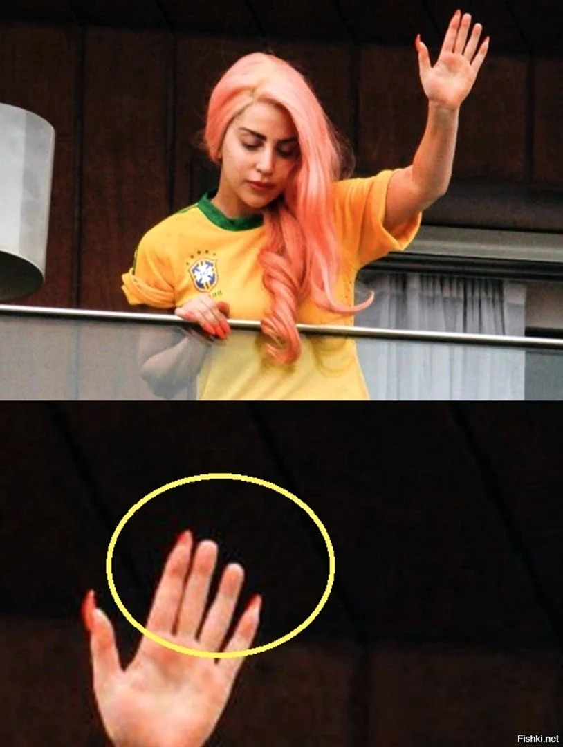 Два пальчика леди Гага