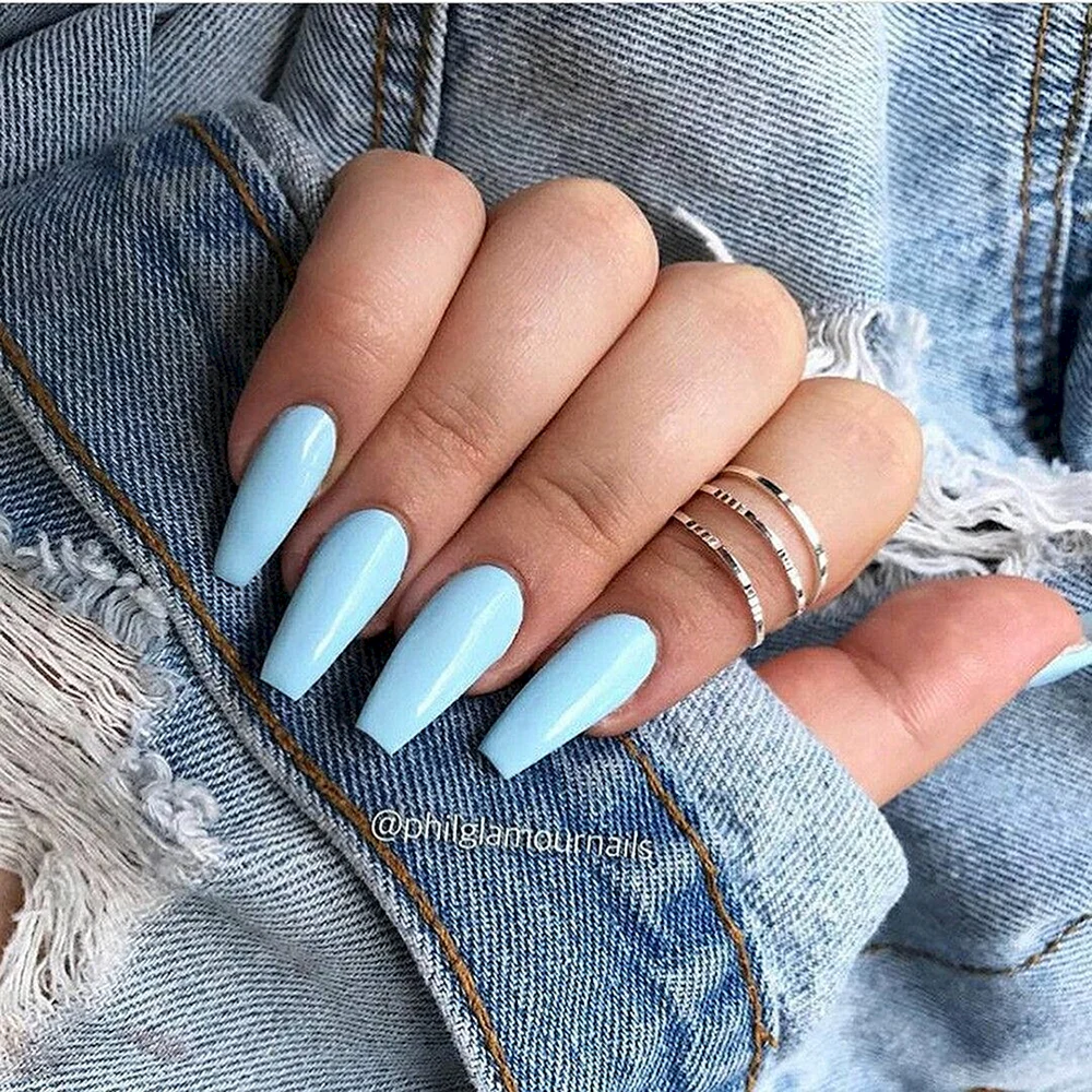 Голубые ногти длинные