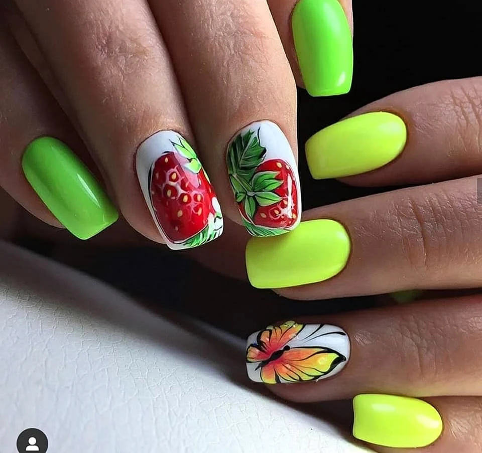Яркие ногти с фруктами