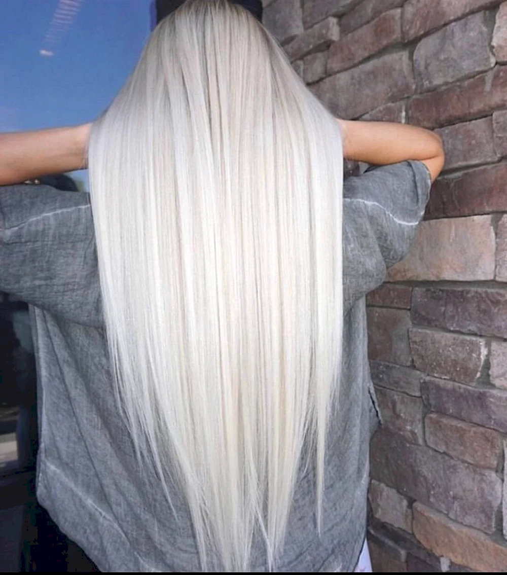 Красивые длинные белые волосы