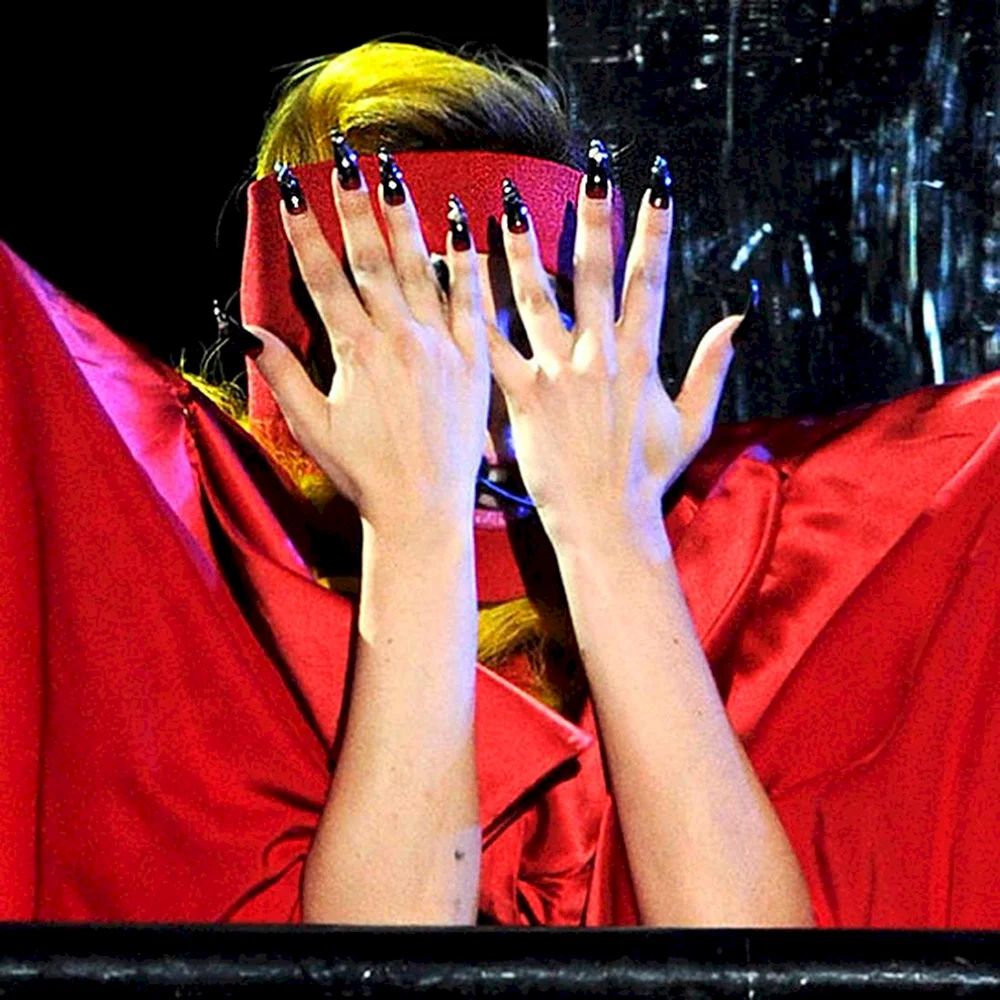 Леди Гага Manicure
