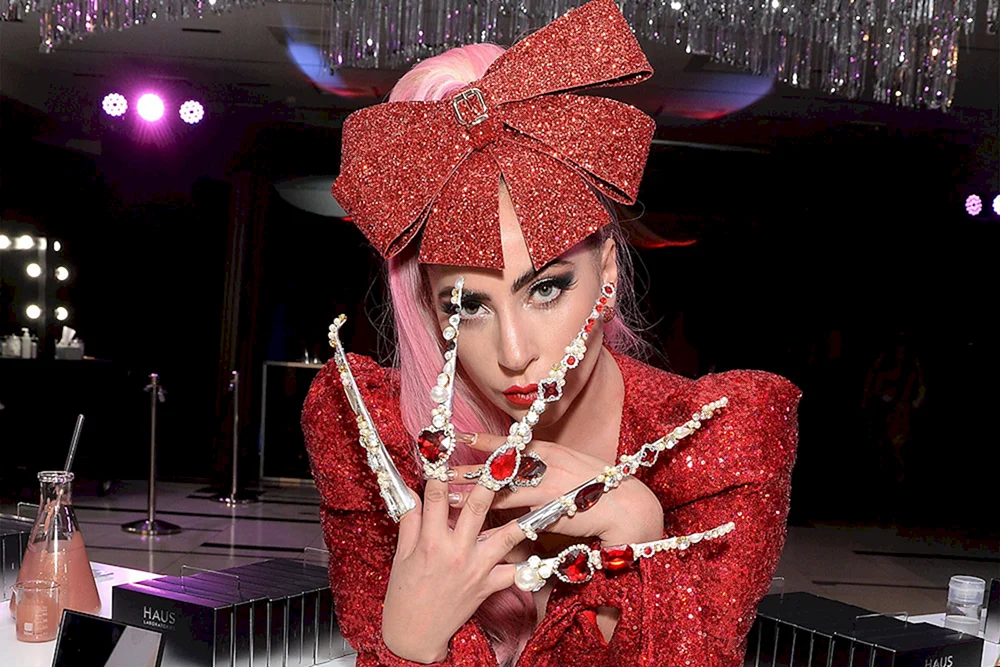 Леди Гага ногти