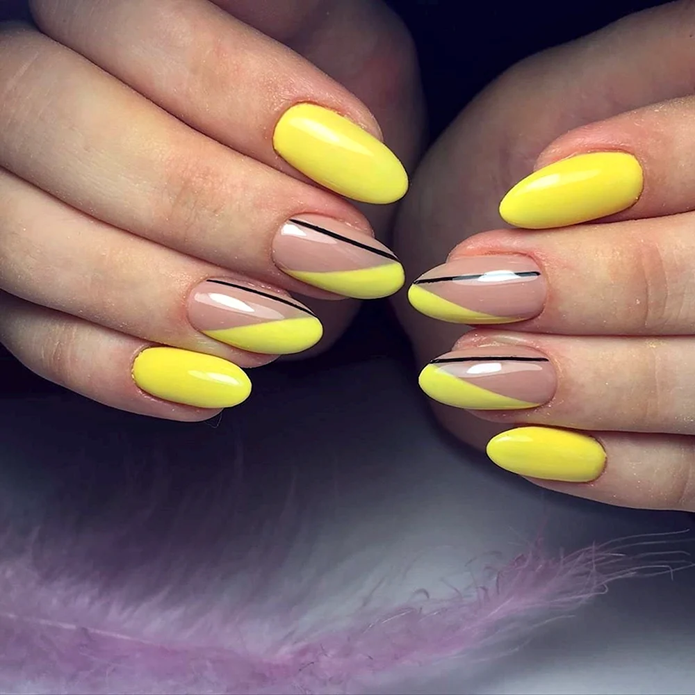 Маникюр на квадратные ногти желтого цвета