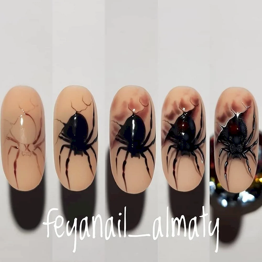 Маникюр с насекомыми на ногтях