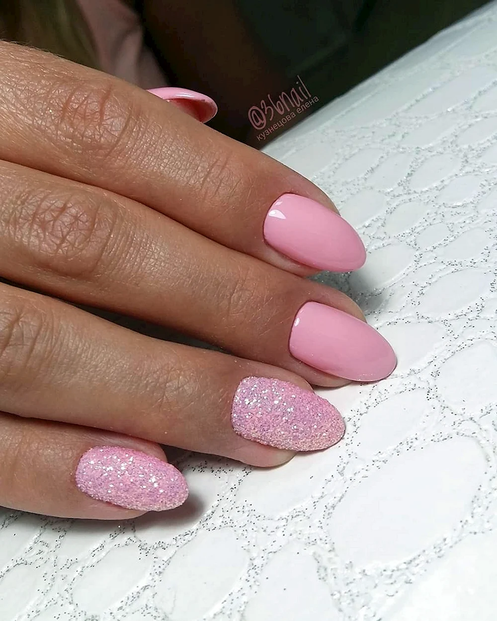 Ногти под розовое платье