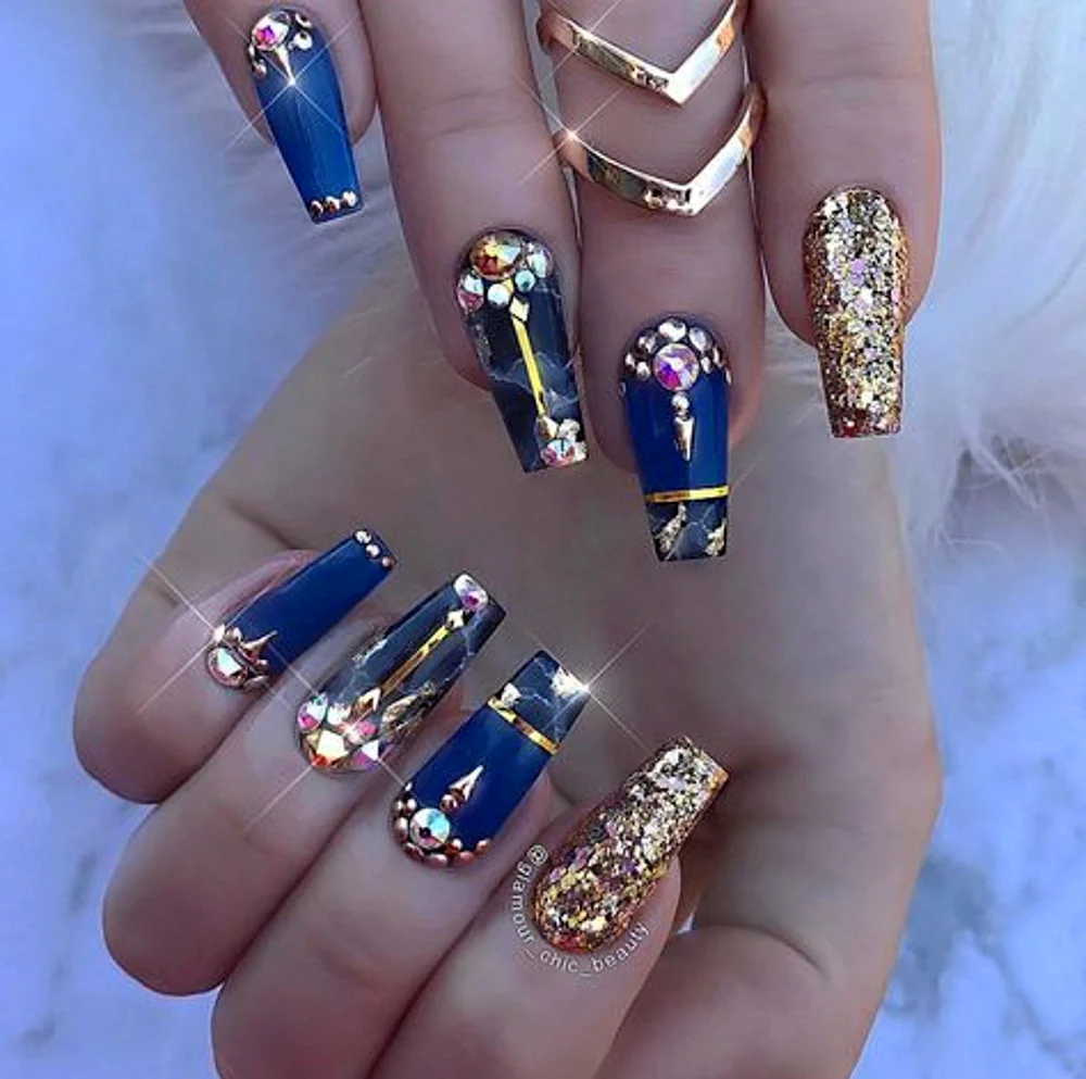 Ногти синие с золотом
