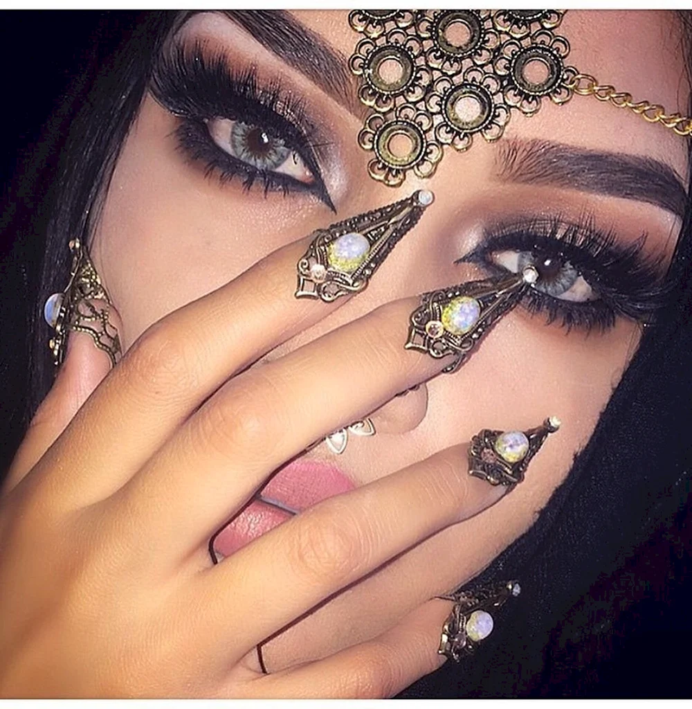 Ногти в арабском стиле