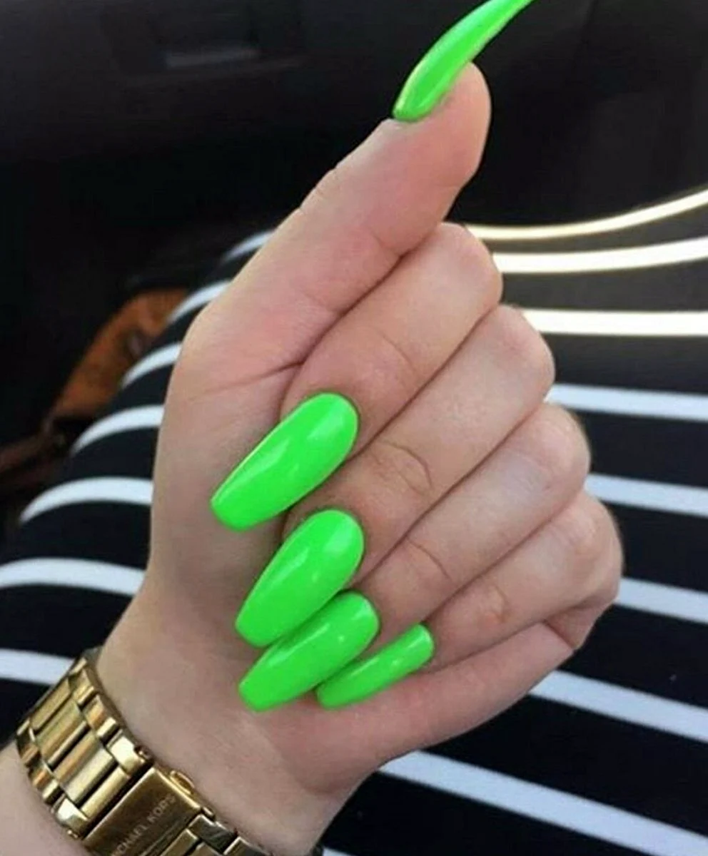 Ногти зеленые яркие длинные