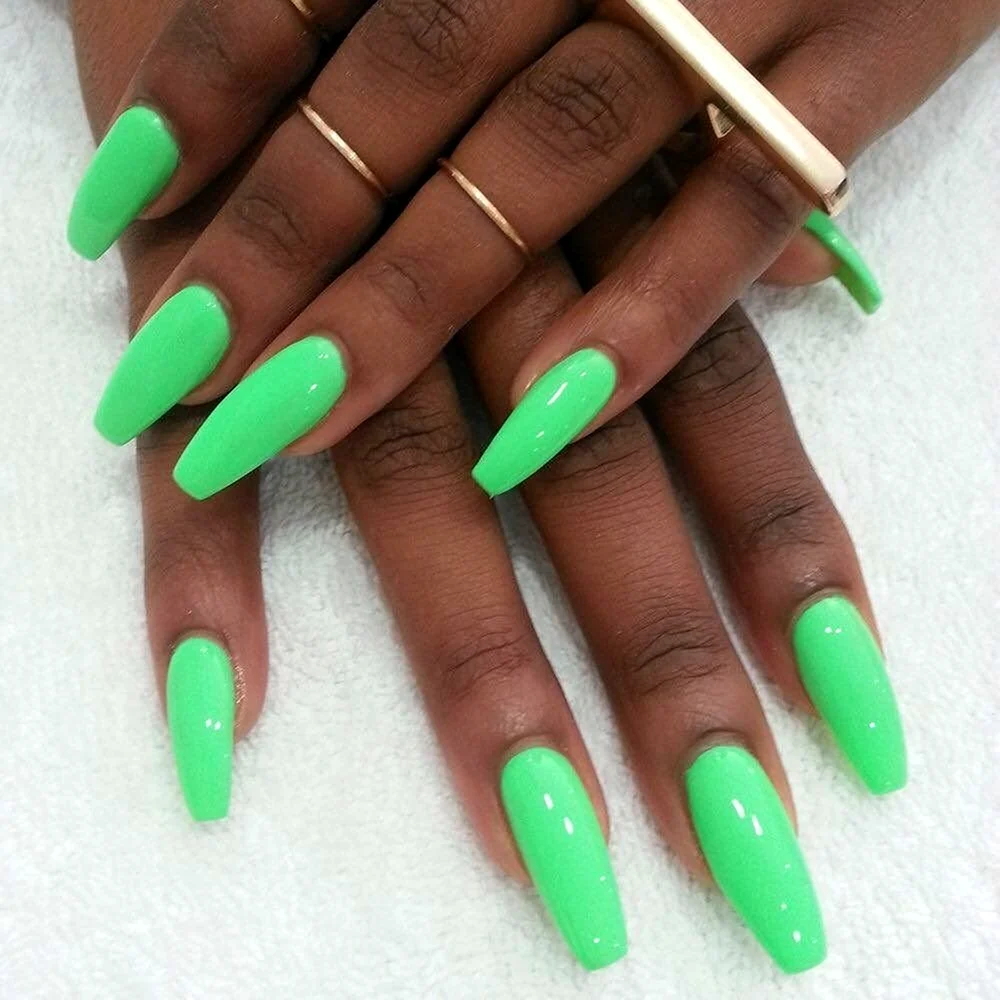 Ногти зеленые яркие длинные