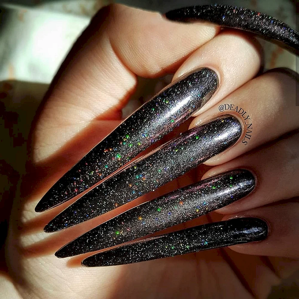 Очень линные чёрные ногти