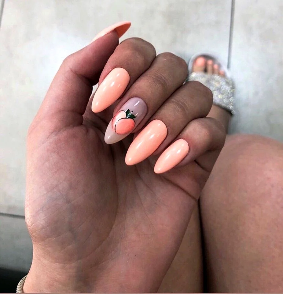 Персиковые миндальные ногти
