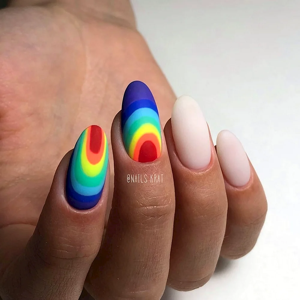 Радужные ногти