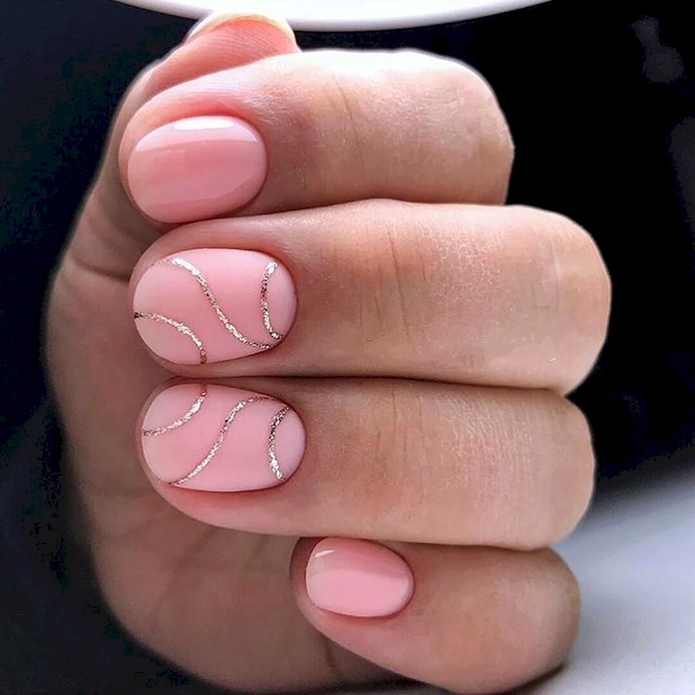 Розовый маникюр на короткие ногти