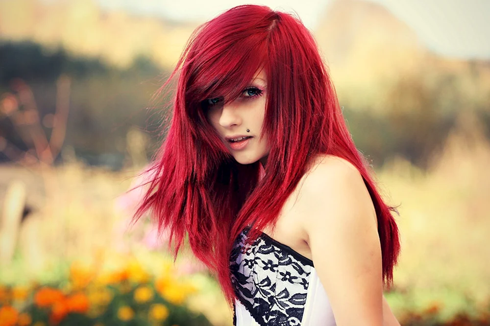 Скарлет Тейлор с красными волосами