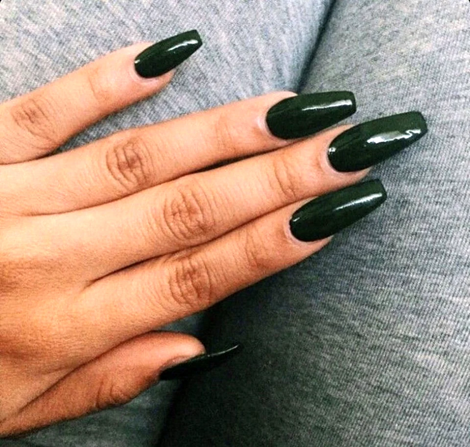 Темно-зеленый маникюр на длинные ногти