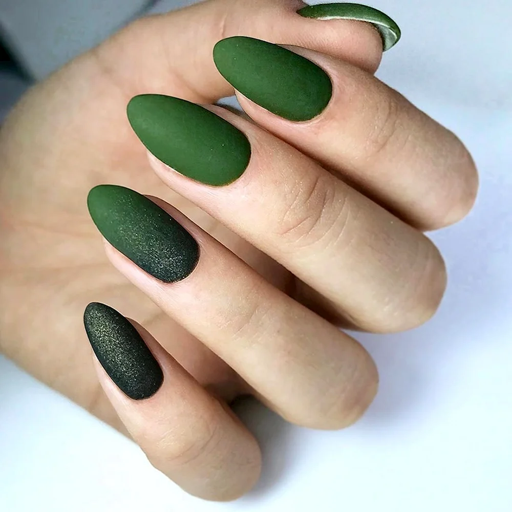 Зелёные матовые ногти миндаль 2022