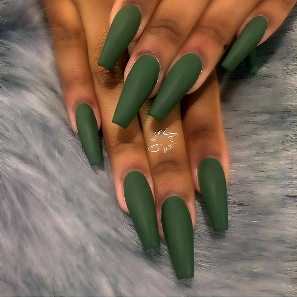 Зеленые матовые ногти острые