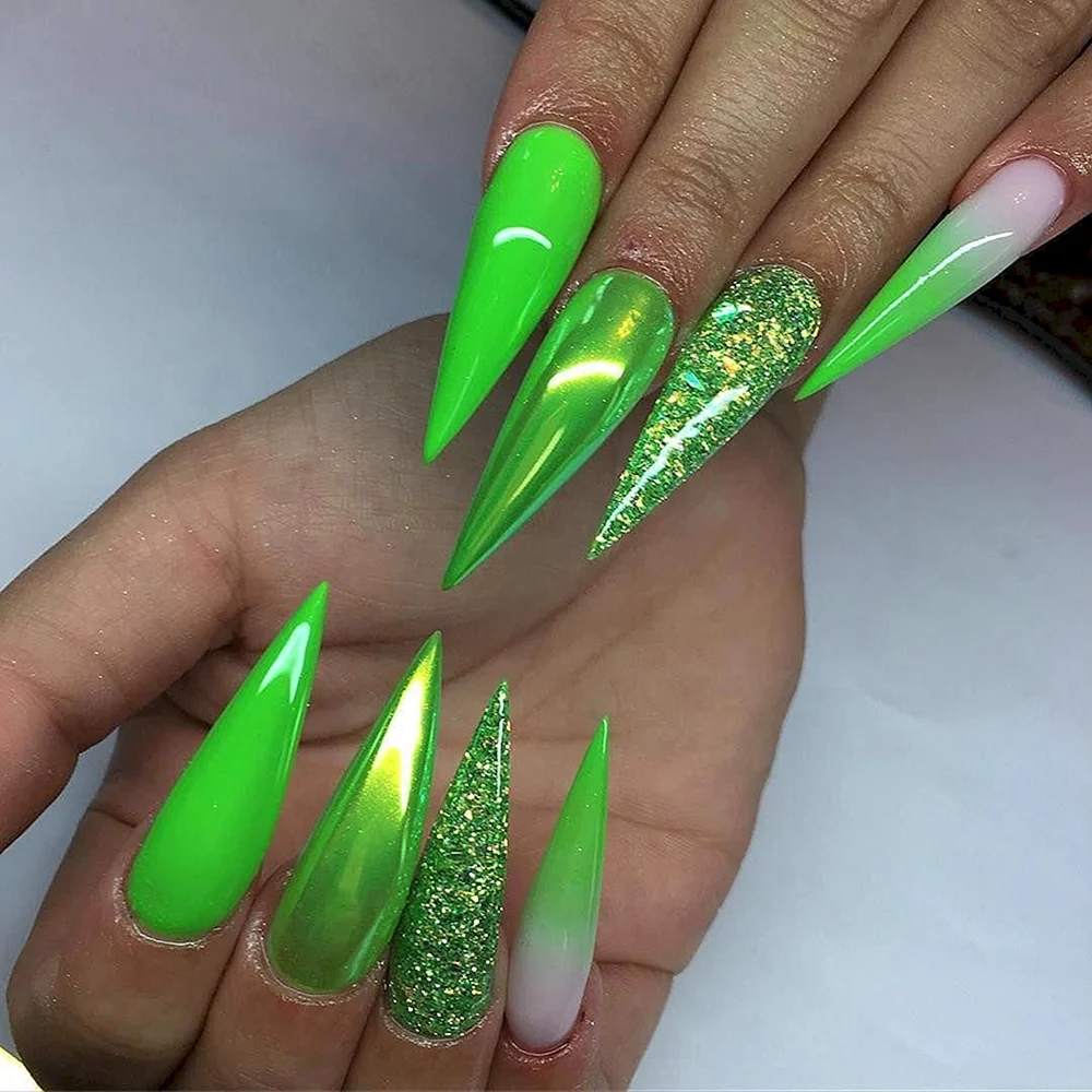 Зеленые острые ногти