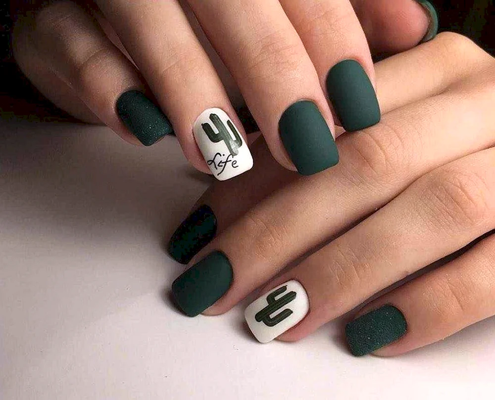 Зелёный маникюр на квадратные ногти